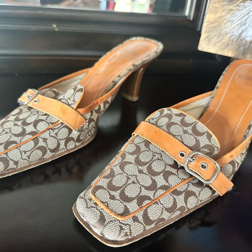 Coach Women's Tan and Cream Signature Mules